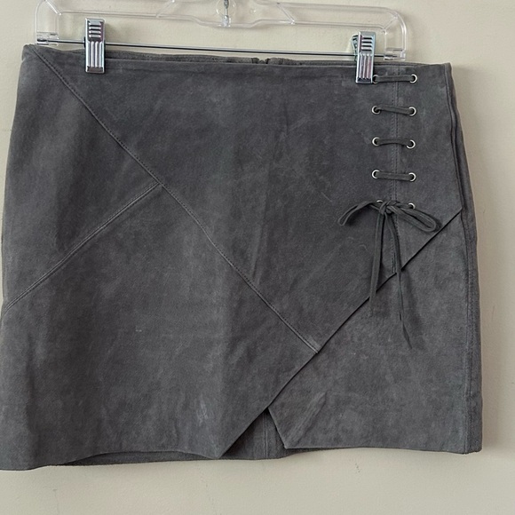 BLANKNYC Suede Leather Mini Skirt Womens 30 Gray Faux Lace Asymmetric Zipper - Picture 1 of 8